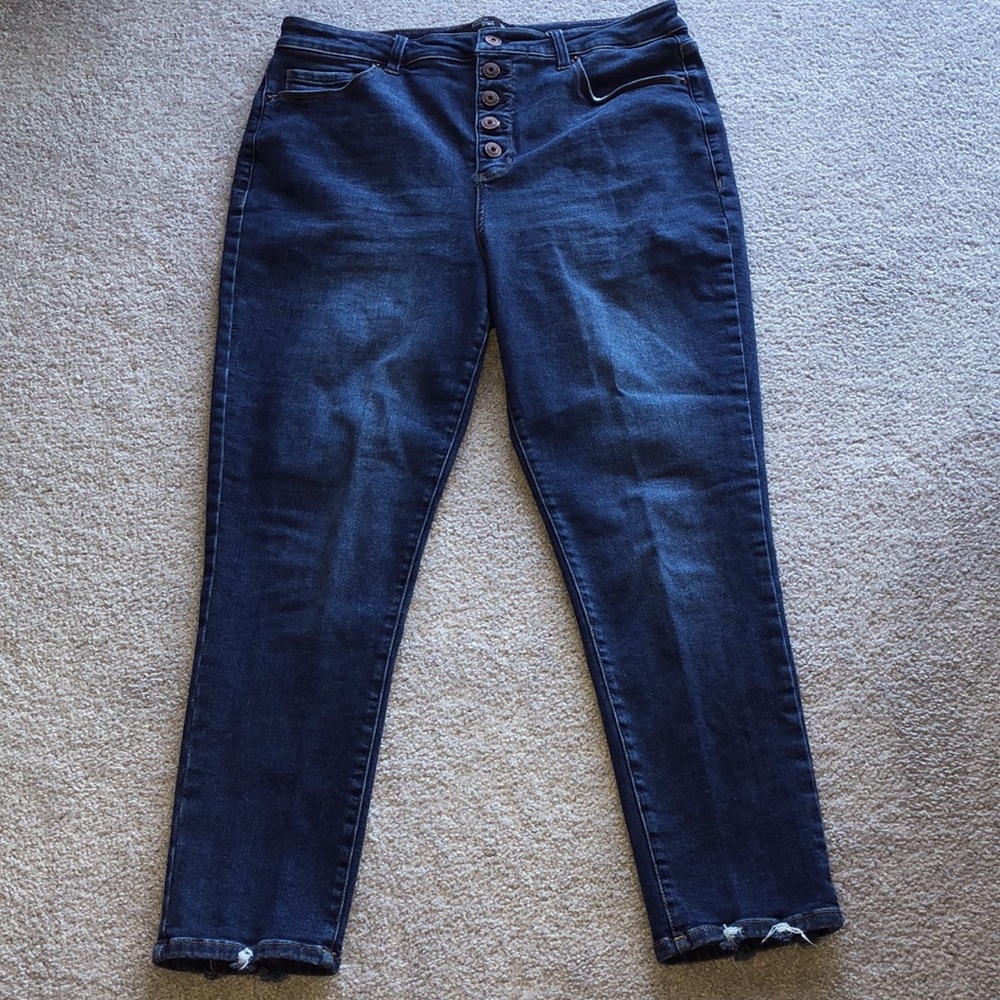 Stitch Star Distressed Button Fly High Rise Skinny Jeans Blue 16. SS2636-3